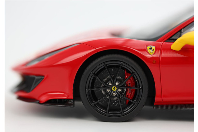 レジン製 1/64 フェラーリ 488ピスタ Amazon.co.jp: モデルカーのおもちゃ 1:64 フェラーリ 488 回転