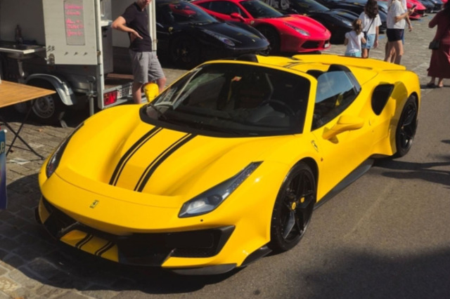 ** 予約商品 ** BBR P18162M1 1/18 Ferrari 488 Pista Spider Giallo Modena / Black stripes Limited 48pcs （ケース付）