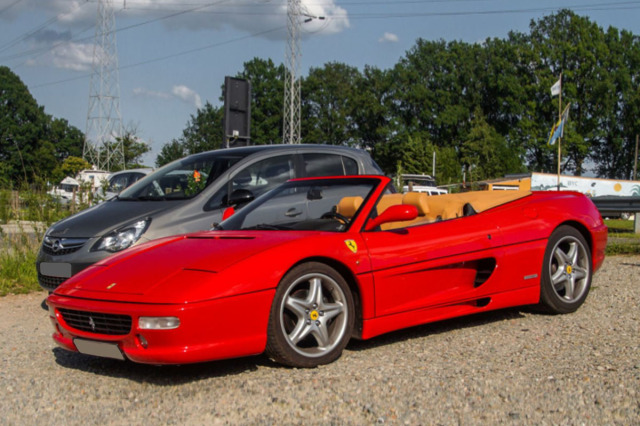 ** 予約商品 ** BBR P18166AV 1/18 Ferrari F355 Spider Manual Gear Rosso Corsa - Beige interior （ケース付）