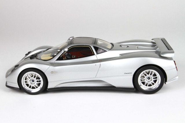 1/18 パガーニゾンダR Amazon | オートアート 1/18 パガーニ ゾンダ R カーボン