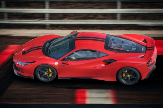 ** 予約商品 ** BBR P18171A5V 1/18 Ferrari F8 Tributo Rosso Corsa with Black stripes （ケース付）