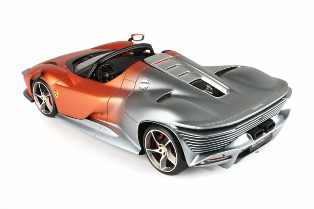 Ferrari Daytona SP3 BBR製 1/18 ロッソコルサ 1/18 BBR Ferrari Daytona SP3 Closed Roof Icona Series (Rosso