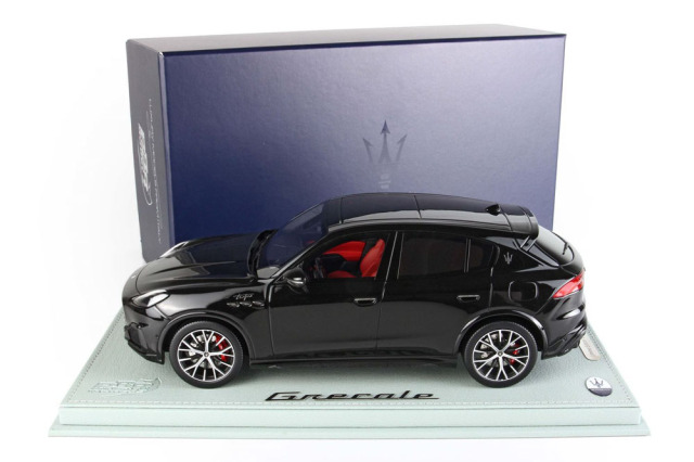 ミニカー　1/18 Maserati Grecale Trofeo(ブラック) ケース付 [P18220V] Minicar 1/18 Maserati Grecale Trofeo (Black) with Case