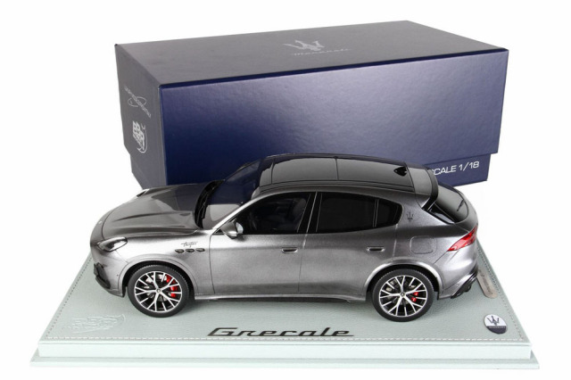 ミニカー　1/18 Maserati Grecale Trofeo Grigio Lava ケース付 [P18220CV] 1/18 Maserati Grecale Trofeo Rosso Granturismo附收納盒