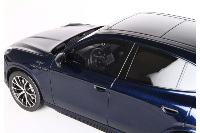 ミニカー　1/18 Maserati Grecale Trofeo Blu Nobile ケース付 [P18220DV] Maserati Grecale Trofeo 1:18 model car BBR P18220B - Modelkars
