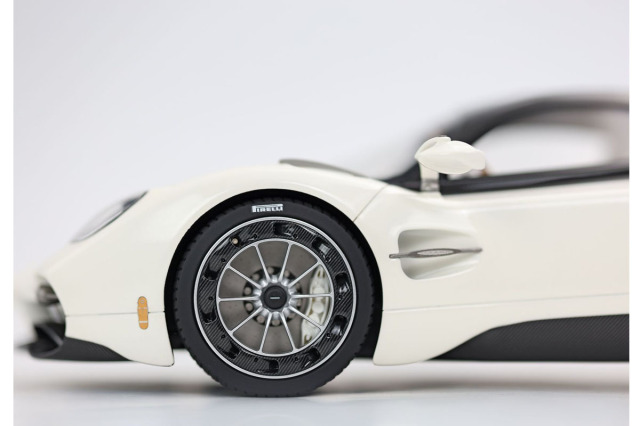 予約商品 ** BBR P18223C1V 1/18 Pagani Utopia Coupe Pearl