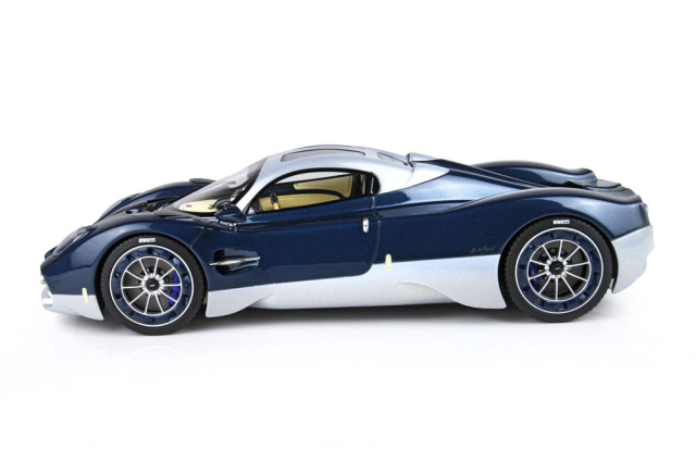 未使用 BBR モデル 1/18 パガーニ Utopia ブルー ミニカー 1/18 BBR Pagani Utopia (Blue Carbon Fiber) Resin Car Model