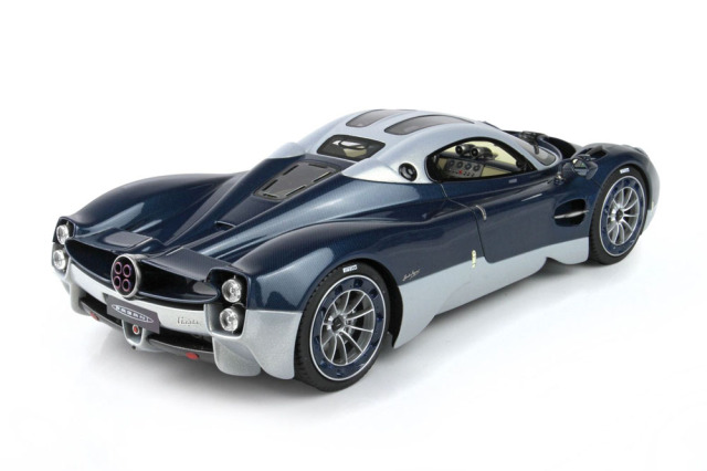 BBR P18223EV 1/18 Pagani Utopia Carbon Fiber Blue （ケース付