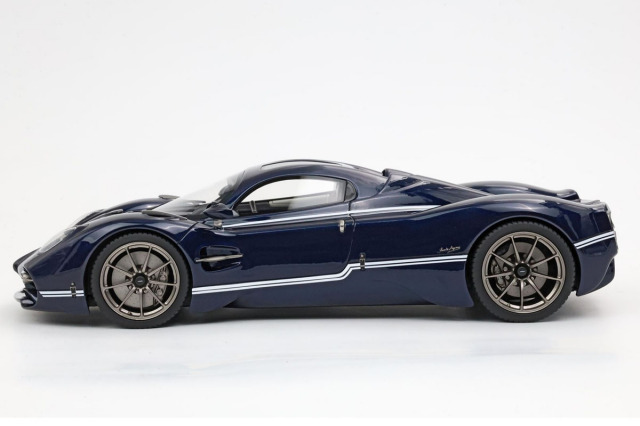 予約商品 ** BBR P18223GV 1/18 Pagani Utopia Blu Midnight