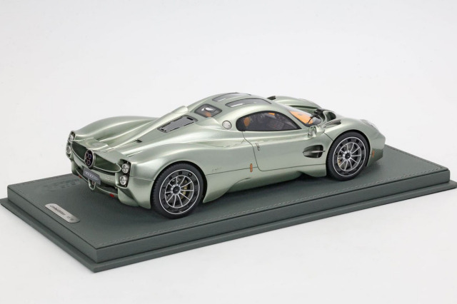 予約商品 ** BBR P18223LV 1/18 Pagani Utopia Verde Pampa