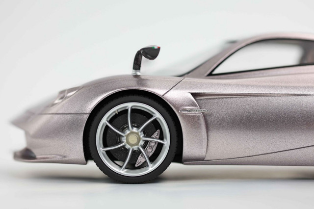 BBR P18228BV 1/18 Pagani Huayra Codalunga Iridescent Bronzo Aymara