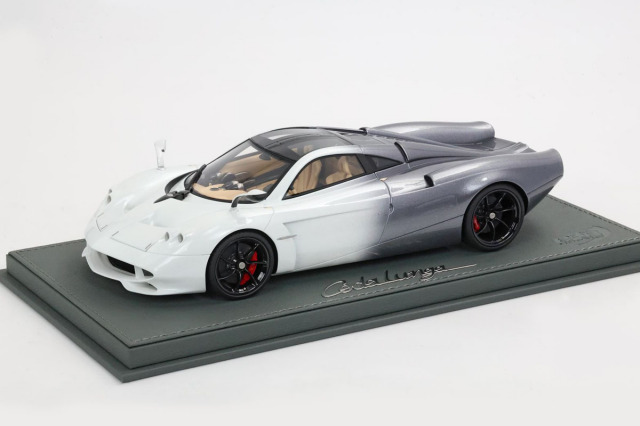 ** 予約商品 ** BBR P18228EV 1/18 Pagani Huayra Codalunga Bianco Malta - Ferrari Grigio Silverstone Shade Limited 200pcs（ケース付）
