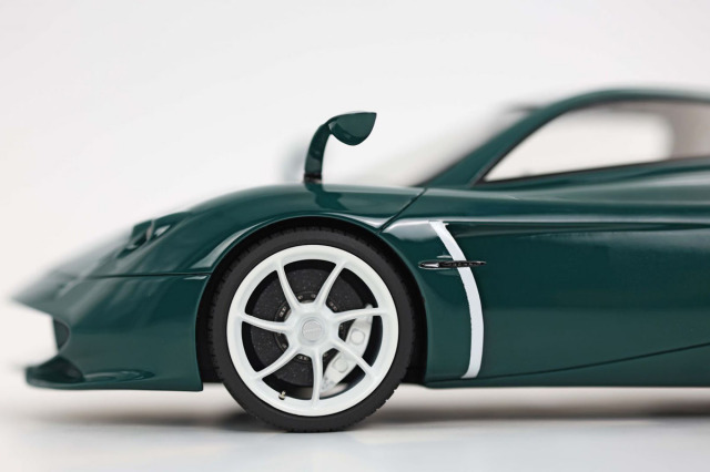 お取り寄せ商品】 BBR P18228F1V 1/18 Pagani Huayra Codalunga