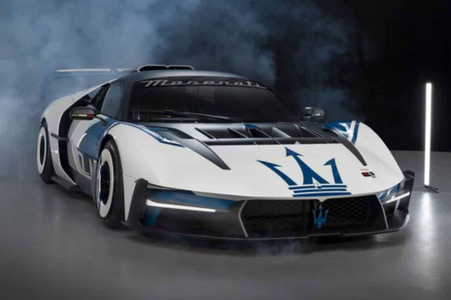 ** 予約商品 ** BBR P18246CV 1/18 Maserati MCXtrema Corse Livery （ケース付）