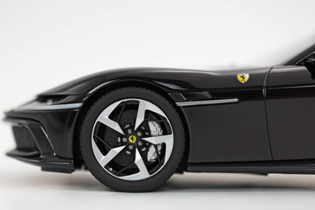 BBR P18248GV 1/18 Ferrari 12 Cilindri Coupe Nero Prosangue