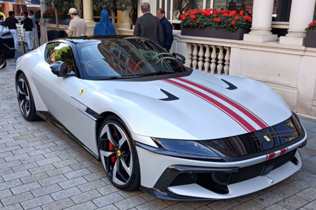 ** 予約商品 ** BBR P18248M 1/18 Ferrari 12 Cilindri Coupe Bianco Onda Marina / Red stripe （ケース付）