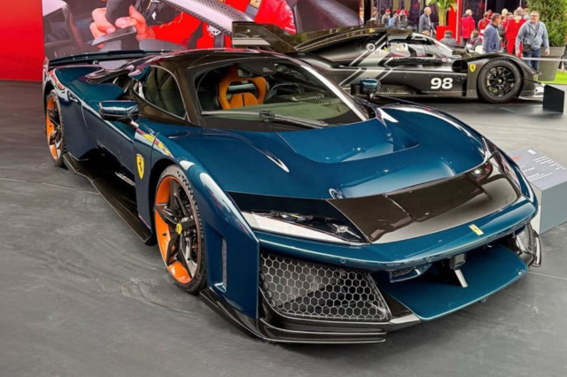 ** 予約商品 ** BBR P18253NV 1/18 Ferrari F80 Full Carbon Blue Limited 200pcs（ケース付）