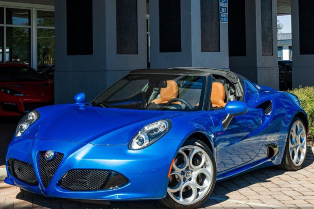 ** 予約商品 ** BBR P18260CV 1/18 Alfa Romeo 4C Spider Blu Misano（ケース付）