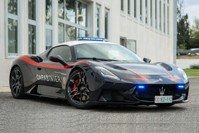 ** 予約商品 ** BBR P18279CARV 1/18 Maserati MCPura Carabinieri （ケース付）