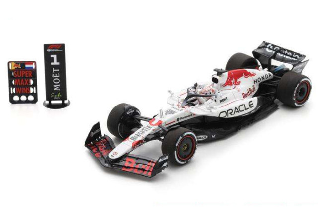 SPARK S9594 1/43 Red Bull Racing RB21 Winner Japanese GP 2025 No.1 Max Verstappen (with Pit Board)