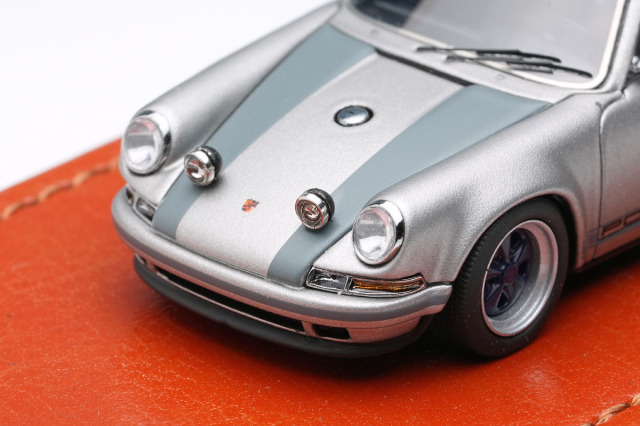 タイタン64 TM001L 1/64 シンガー 911 (964) クーペ マットチタニウム