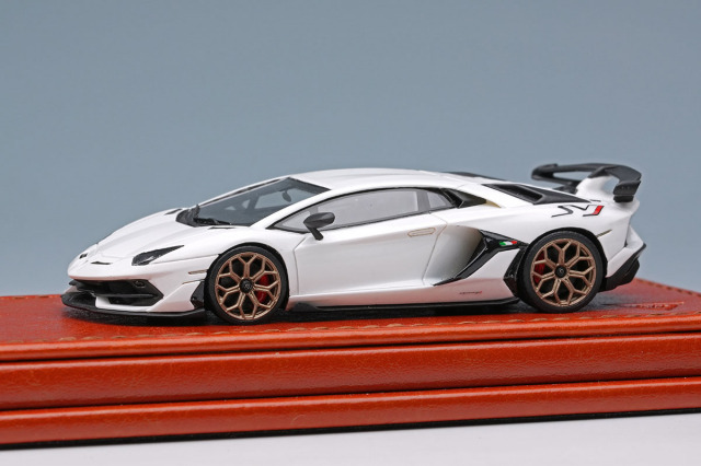 ** 予約商品 ** Titan64 TM007D 1/64 Lamborghini Aventador SVJ 2018 Balloon White Limited 300pcs