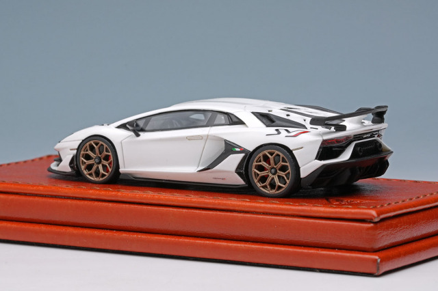 タイタン64 TM007D 1/64 ランボルギーニ アヴェンタドール SVJ 2018