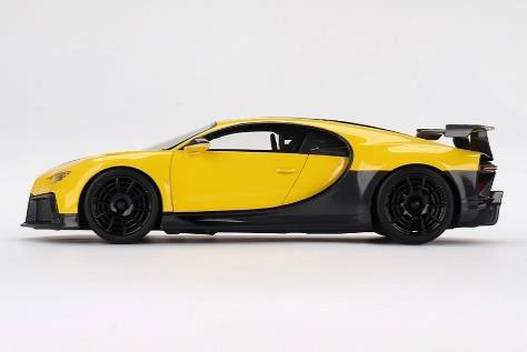Bugatti イエロー 1/18スケールミニカー Amazon.co.jp: Bugatti Divo 1:18 スペシャルエディション ダイ