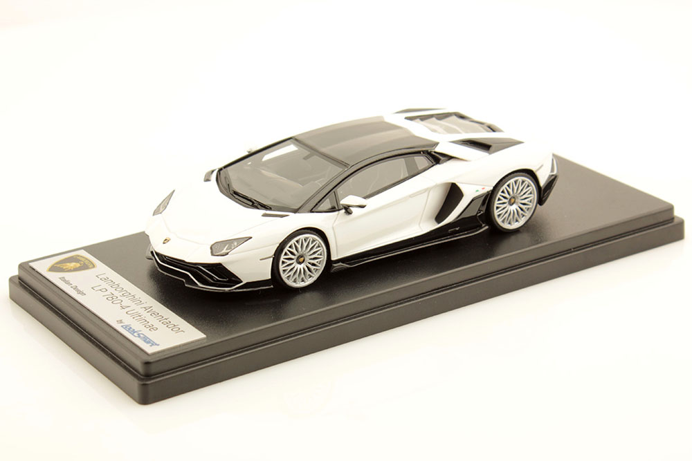 LOOKSMART LS525B 1/43 Lamborghini Aventador LP780-4 Ultimae Bianco Isi / Carbon Roof