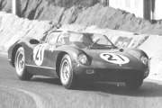 ** 予約商品 ** BBRC1827BV 1/18 Ferrari 275P-64 No.21 24H Le Mans 1964 - Drivers Parkes - Scarfiotti （ケース付）