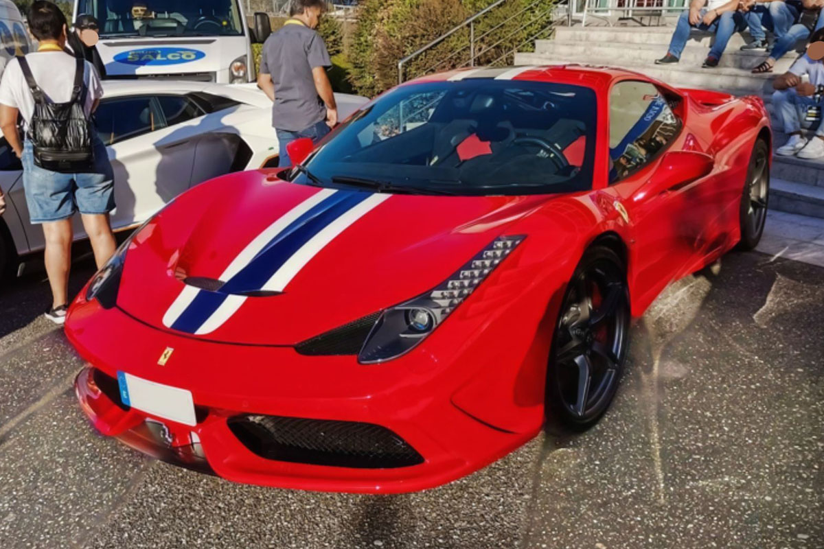 ** 予約商品 ** BBR P18068A4 1/18 Ferrari 458 Speciale Rosso Corsa / Blue-White stripe Limited 199pcs （ケース付）