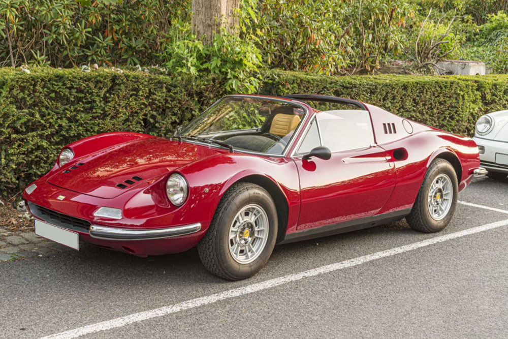 ** 予約商品 ** BBR P18152C 1/18 Ferrari Dino 246 GTS 1972 Rosso Rubino - Beige interior Limited 46pcs （ケース付）