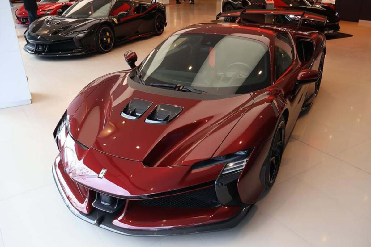 ** 予約商品 ** BBR P18237V 1/18 Ferrari SF90XX Stradale Rosso Rubino（ケース付）