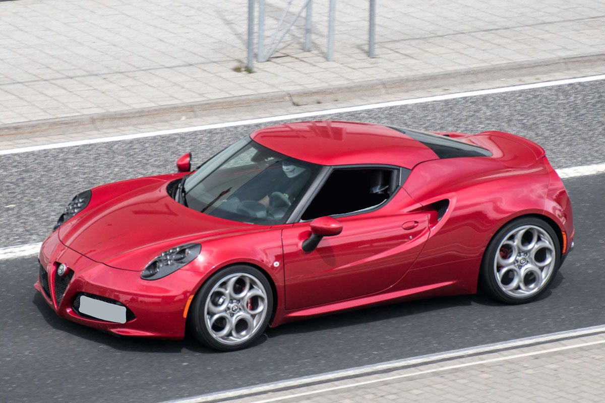 予約商品 ** BBR P18259AV 1/18 Alfa Romeo 4C Rosso