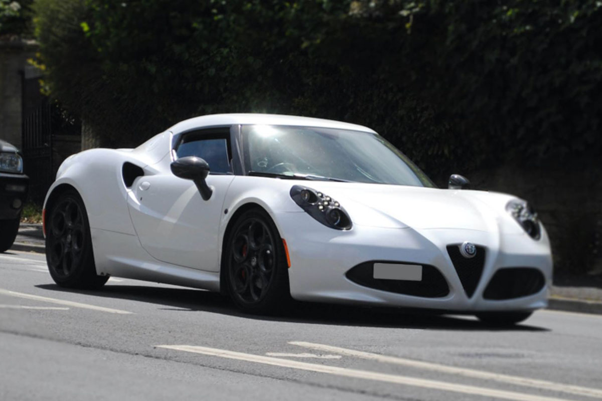 ** 予約商品 ** BBR P18259CV 1/18 Alfa Romeo 4C Matt Bianco Carrara （ケース付）