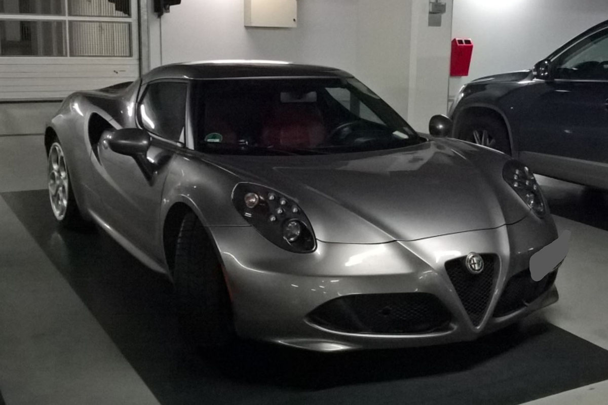 ** 予約商品 ** BBR P18259DV 1/18 Alfa Romeo 4C Grigio Basalto （ケース付）