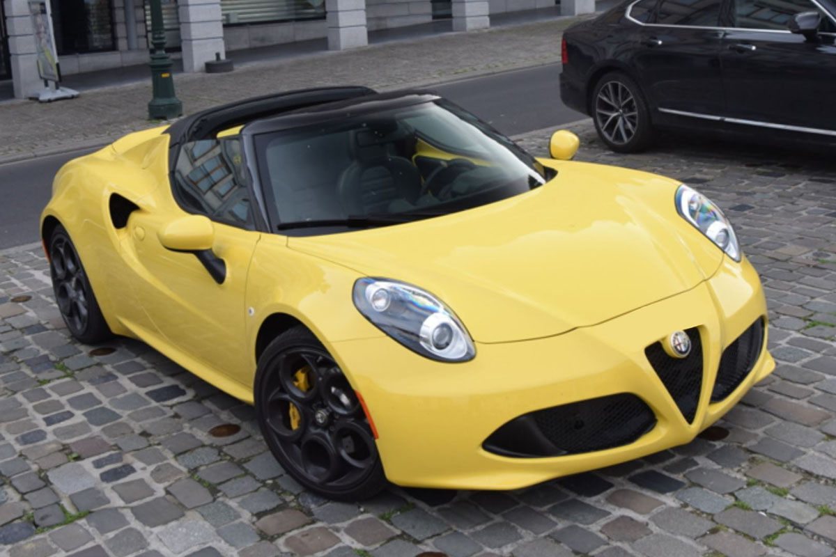 ** 予約商品 ** BBR P18260AV 1/18 Alfa Romeo 4C Spider Giallo Prototipo （ケース付）