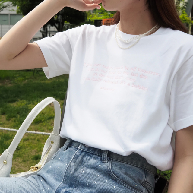 CO’s　コズ　フロント刺繍入りTシャツ OVERSIZED EMBROIDERED T-SHIRT オーバーサイズ刺繍シャツ｜COS