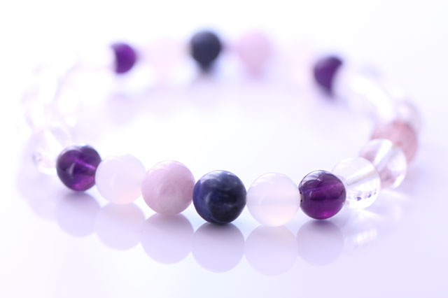 開運風水パワーストーンブレスレットメンズ男性用☆知性と直感力を高め力強く前進する、恋愛と仕事運アップ☆クンツァイト、ソーダライト、アメジスト、スーパーセブン、鳳凰水晶、ホワイトカルセドニー