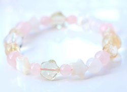 愛とすべての豊かさを引き寄せる開運パワーストーンブレスレット（シトリン、レモンクォーツ、ローズクォーツ、シェル、ホワイトカルセドニー）