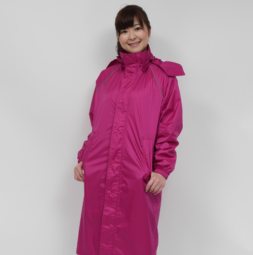 雨先案内人サイクルレインコート ベリーピンク ｜雨の日の自転車移動に
