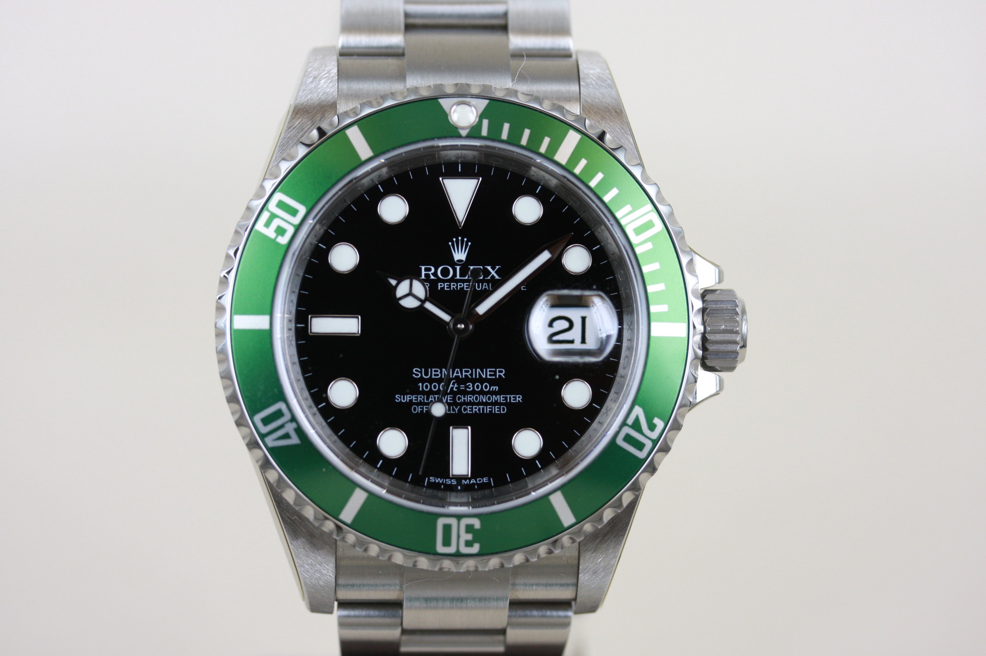 サブマリーナデイト　16610LV V番 SOLD