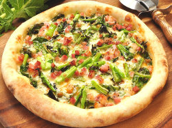 焦がしな花とベーコンのガーリックソースピザ　通販　お取り寄せ