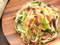 生パスタ　きのことベーコンのオリーブオイルソース