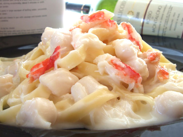 生パスタ　ずわい蟹と帆立貝のクリームソース