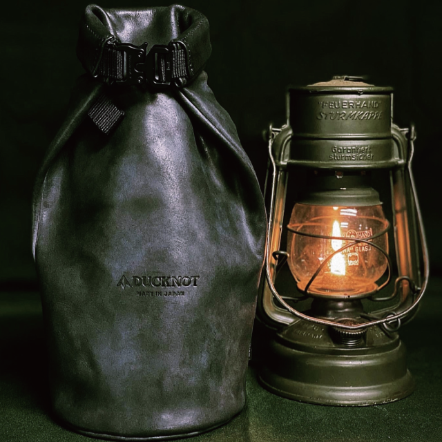 レザーバックルケース