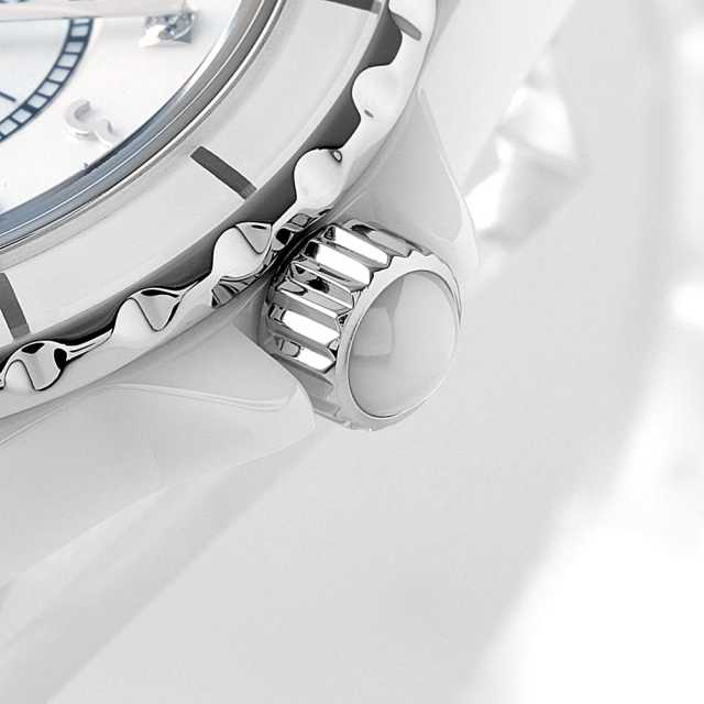 H2570 ホワイトシェル CHANEL（シャネル）J12 白セラミック 8Pダイヤ  