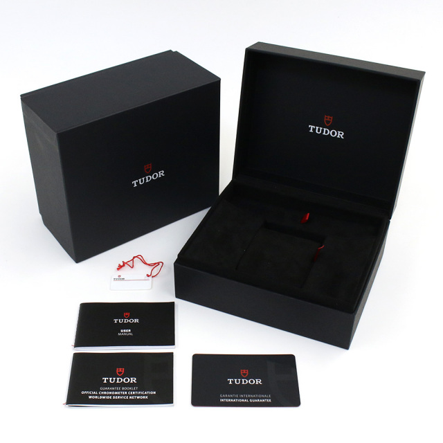 チューダー ブラックベイ 79030B メンズ 中古