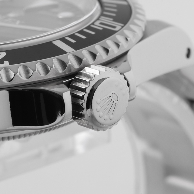 ロレックス サブマリーナ ノンデイト 14060M ブラック D番 中古 メンズΩ ノンデイト 14060M 目立つ傷やダメージなどはなく良い状態です ロレックス サブマリーナ