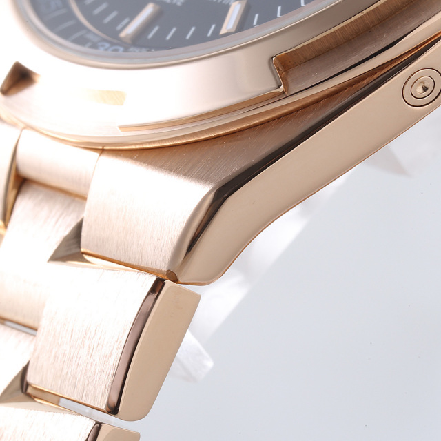 ヴァシュロンコンスタンタン オーヴァーシーズ 4300V/120R-B509 メンズ 中古